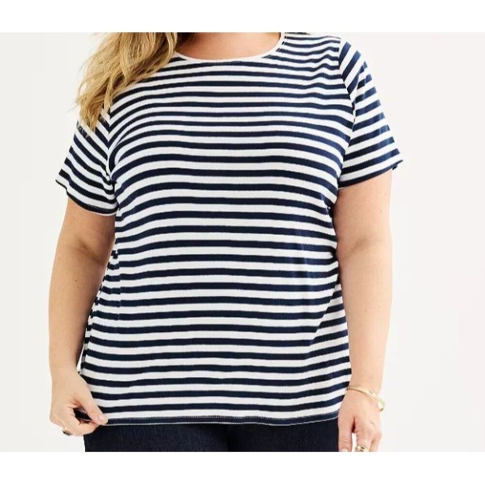 Croft and barrow essential crewneck Tee in navy stripe Women’s Plus 2X